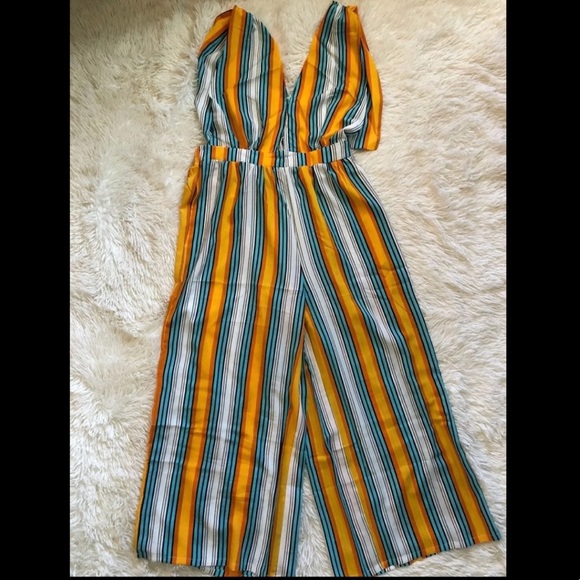 NWT Halter Top Crop Jumpsuit Large - Picture 3 of 13